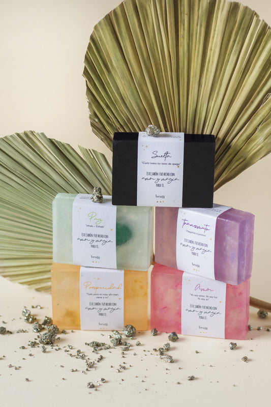 Jabones con cuarzos e intención